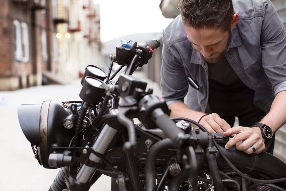 outils réparer moto professionnel