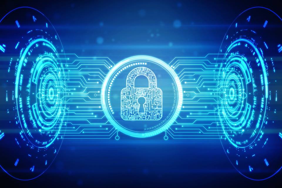 camera de surveillance avec cadenas symbolisant la sécurisation des webcams