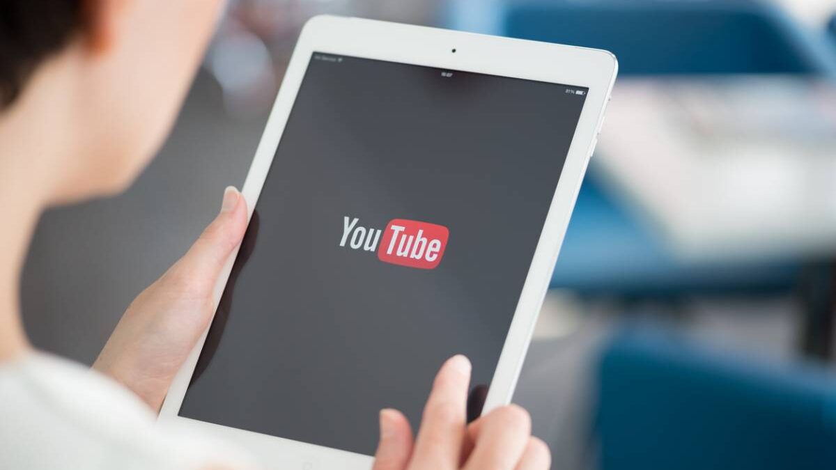 image artificielles indiquent youtube